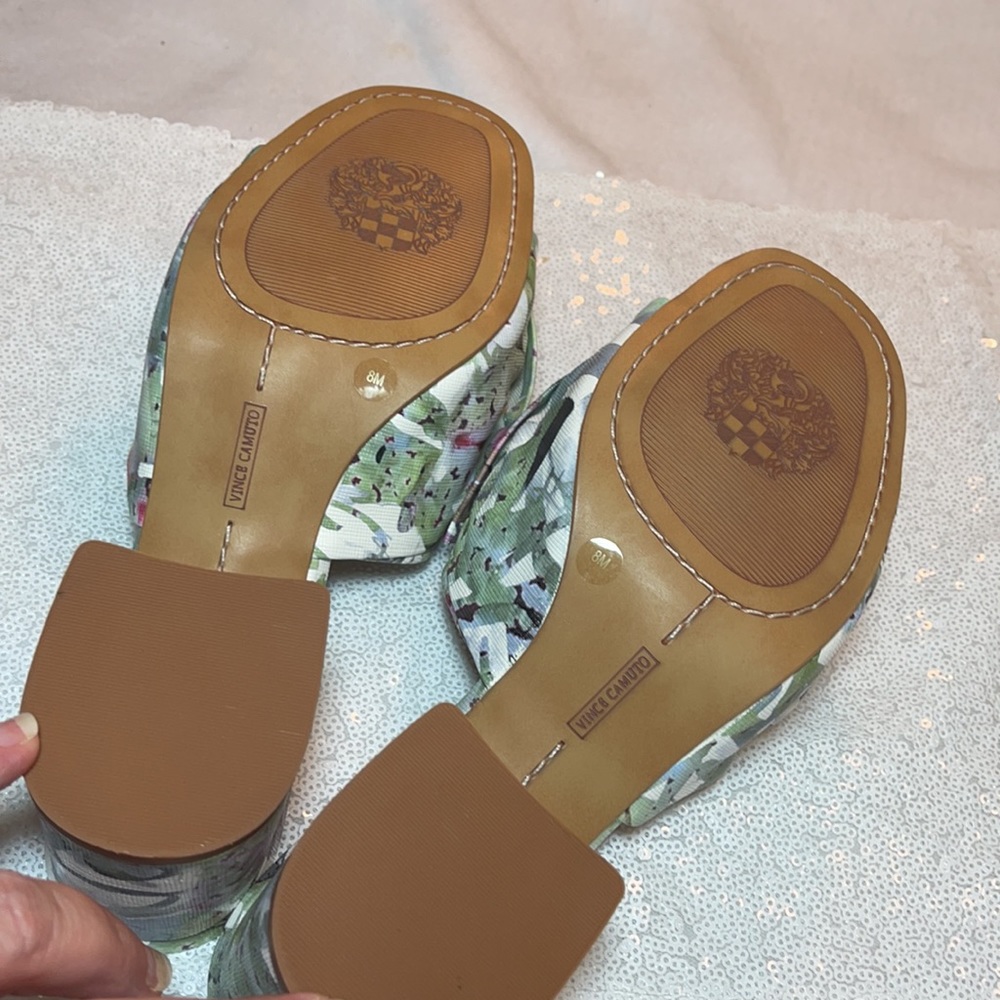 New Vince Camuto Sharrey Slides Size 8m - image 4